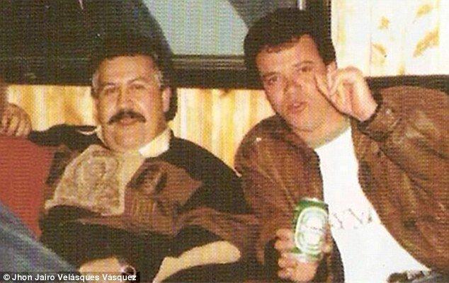 Pablo Escobar, negli ultimi anni di vita, insieme a John Jairo Velazques detto Popeye - uno dei suoi sicari più cruenti