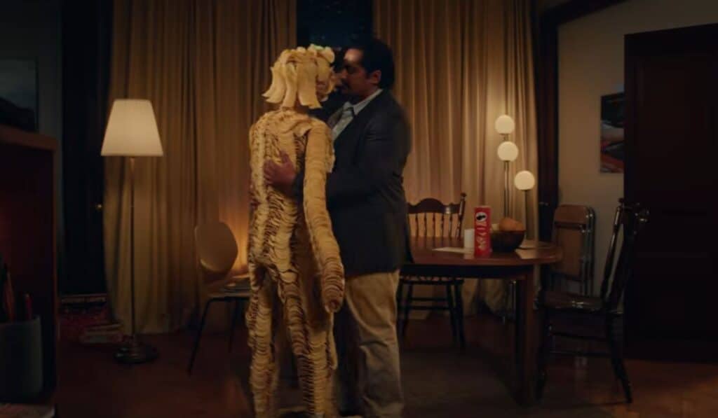 Pringles racconta una storia d’amore surreale con un’anima gemella fatta di patatine Once You Pop